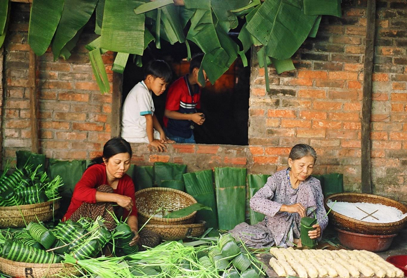 Bánh tét là món ngon ngày tết miền Nam không thể bỏ qua