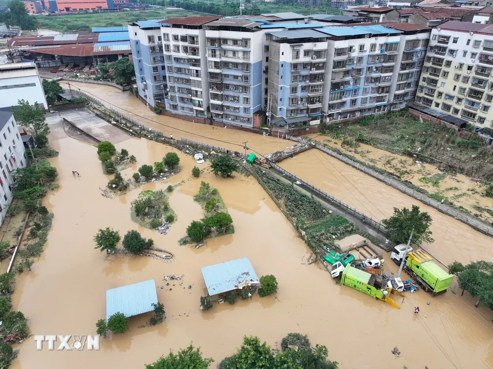 Cảnh ngập lụt sau những trận mưa lớn tại Trùng Khánh, Trung Quốc, ngày 11/7/2024. (Ảnh: THX/TTXVN)